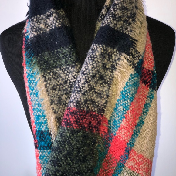 New Classic Plaid Blanket Scarf/Wrap - Picture 5 of 7